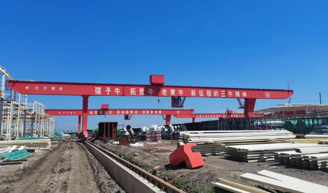 More than 20 double girder and side mounted gantry cranes ranging from 50t to 200t serving a large steel company in Hebei