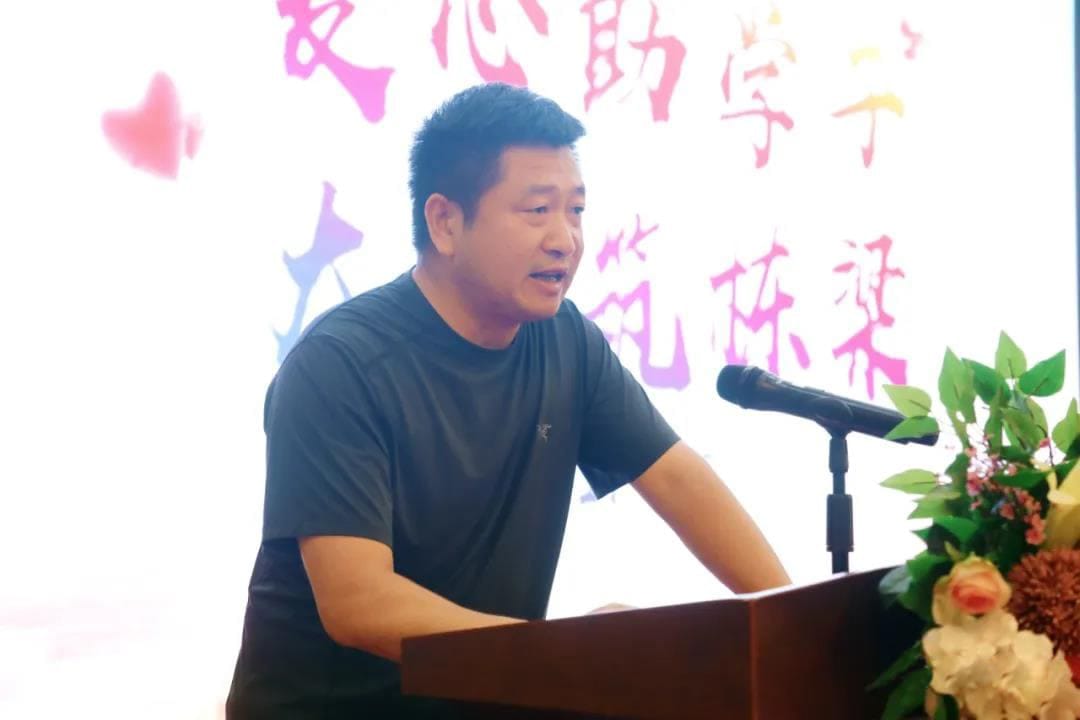 Speech by Han Ruihao Secretary of the Party Committee of Naoli Town
