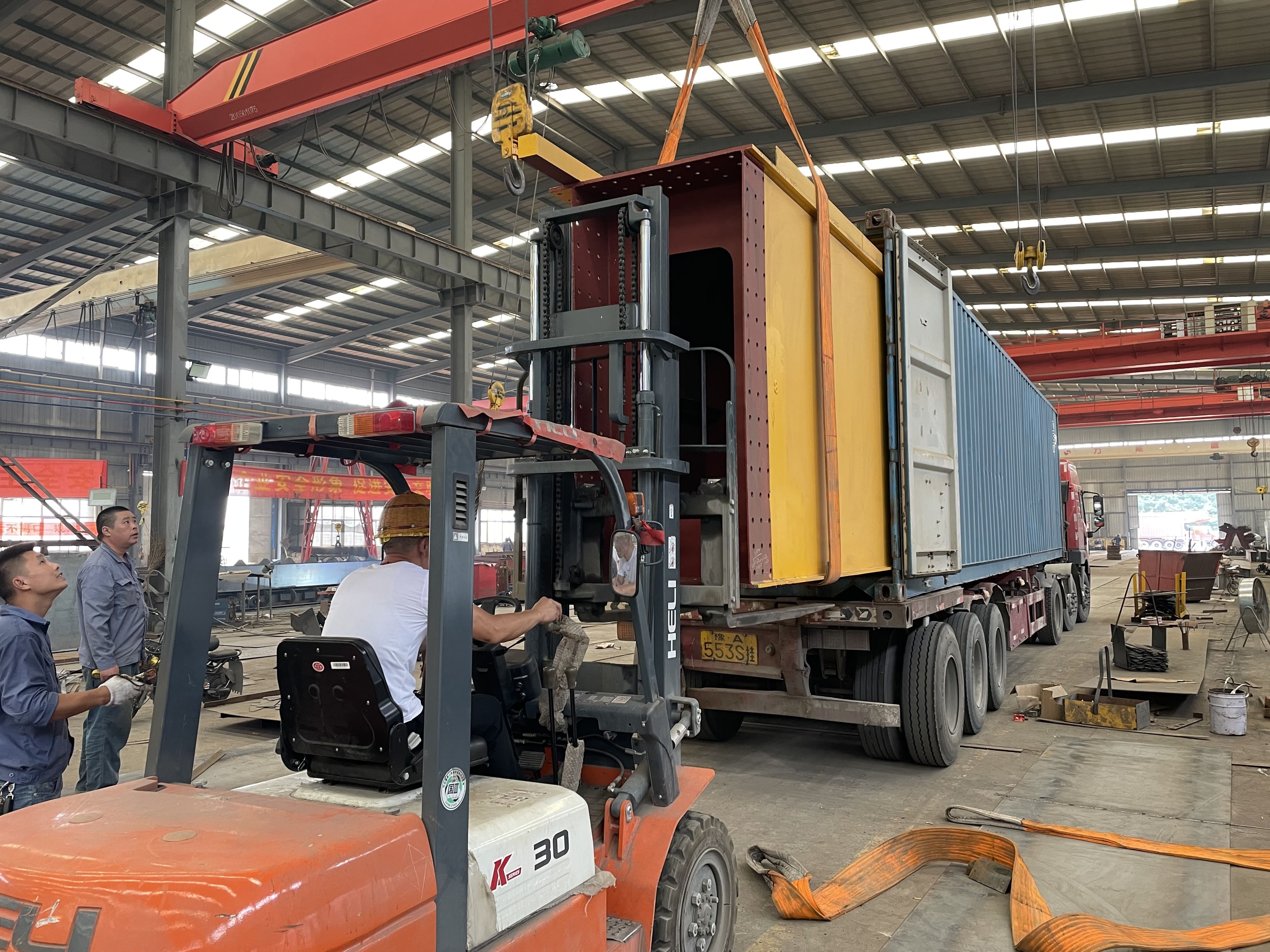 Gantry crane main girder loading2